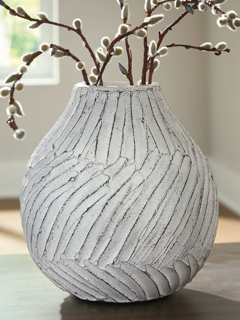 Shelvie Vase